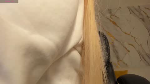 Sophie  Palmer online show from July 11, 2026, 12:08 pm