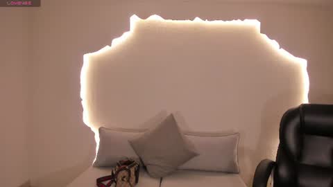 Sophie  Palmer online show from July 26, 2026, 12:23 pm