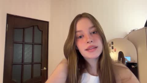 Snapshot of sophiephoria chatting on October 2, 2025, 4:36 pm Sophie Next stream 3 online show from October 2, 2025, 4:36 pm