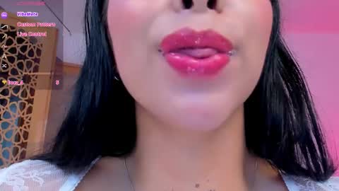 Snapshot of sophierooy chatting on October 9, 2025, 8:18 pm sophierooy online show from October 9, 2025, 8:18 pm