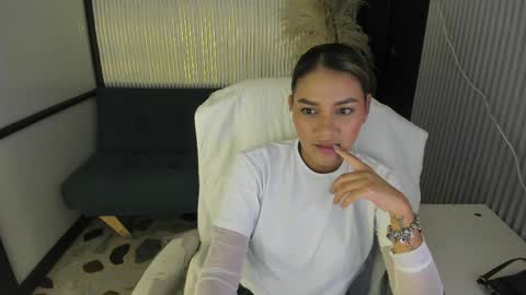 sophiewatson_ online show from May 26, 2026, 12:56 pm