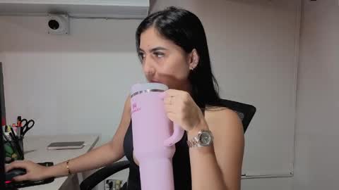Snapshot of sophiie_blakee chatting on May 31, 2026, 10:44 pm Sophiee online show from May 31, 2026, 10:44 pm