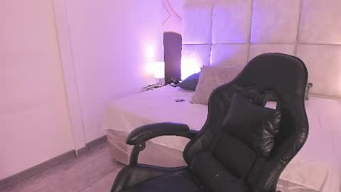 sophiie_rosee online show from June 17, 2026, 7:15 pm