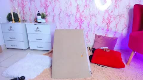 Snapshot of sophiiewilson chatting on February 25, 2025, 6:36 am Sophie Wilson online show from February 25, 2025, 6:36 am