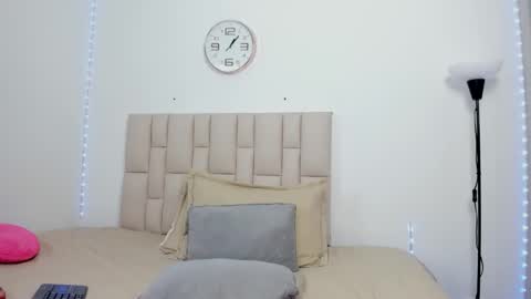 Snapshot of sopphiefox chatting on February 21, 2026, 6:03 am Sofia online show from February 21, 2026, 6:03 am