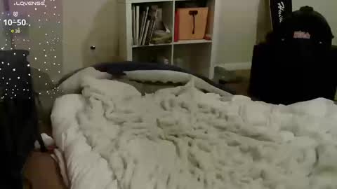 Snapshot of southerbunny chatting on October 18, 2025, 9:21 am Bunnydathug online show from October 18, 2025, 9:21 am