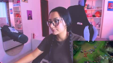 Lili online show from May 28, 2026, 4:26 pm