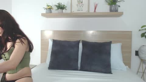 M A R I A N A online show from February 11, 2025, 2:03 am