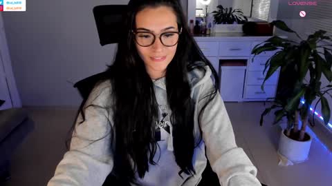 Snapshot of soyabby_ chatting on January 14, 2025, 12:43 am Luisa online show from January 14, 2025, 12:43 am