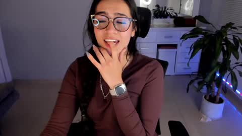 Snapshot of soyabby_ chatting on January 15, 2025, 3:54 am Luisa online show from January 15, 2025, 3:54 am