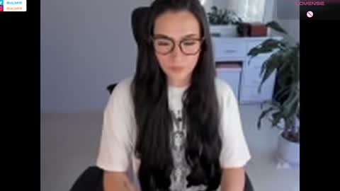 Snapshot of soyabby_ chatting on January 18, 2025, 10:39 pm Luisa online show from January 18, 2025, 10:39 pm