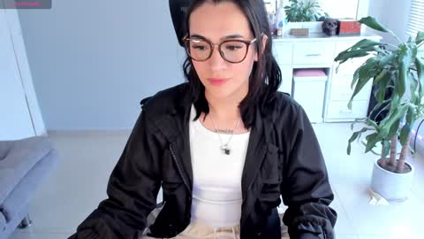 Snapshot of soyabby_ chatting on January 19, 2025, 8:41 pm Luisa online show from January 19, 2025, 8:41 pm