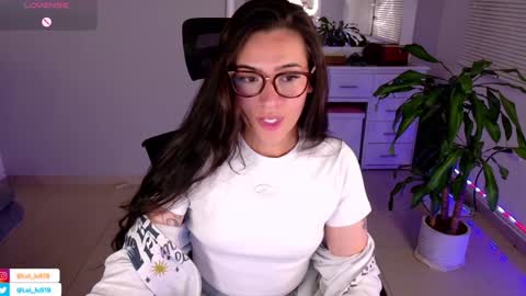 Snapshot of soyabby_ chatting on January 27, 2025, 12:43 am Luisa online show from January 27, 2025, 12:43 am