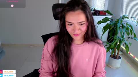 Snapshot of soyabby_ chatting on January 27, 2025, 10:06 pm Luisa online show from January 27, 2025, 10:06 pm