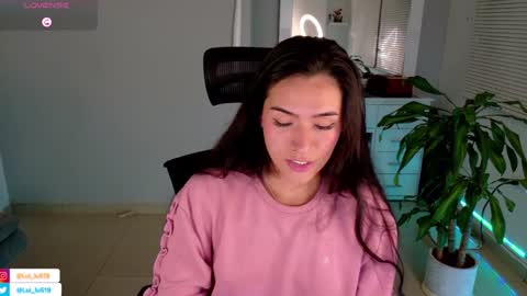 Snapshot of soyabby_ chatting on January 28, 2025, 4:18 am Luisa online show from January 28, 2025, 4:18 am