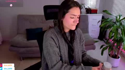 Snapshot of soyabby_ chatting on February 22, 2025, 8:20 pm Luisa online show from February 22, 2025, 8:20 pm