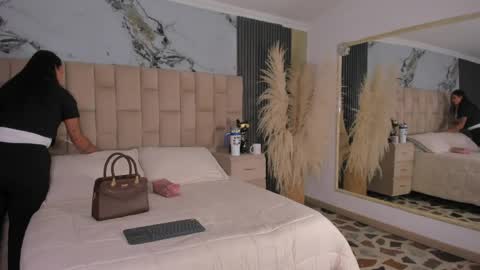 Camila Ortiz online show from April 6, 2026, 8:43 pm