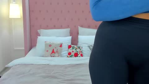 Snapshot of spacelady_ chatting on January 19, 2025, 6:10 pm Julia online show from January 19, 2025, 6:10 pm