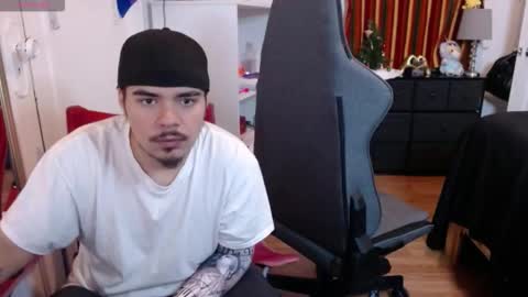 spanishcouple4255 online show from December 19, 2025, 6:04 pm