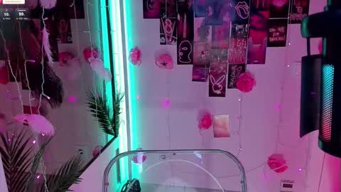 Snapshot of sparklemona chatting on September 13, 2025, 2:22 am SparkleMona online show from September 13, 2025, 2:22 am