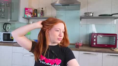 Snapshot of sparky_fox chatting on May 11, 2026, 1:22 am Nika online show from May 11, 2026, 1:22 am