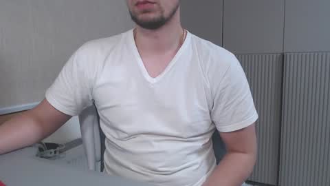 Snapshot of spb78 chatting on January 12, 2025, 8:14 pm Art online show from January 12, 2025, 8:14 pm