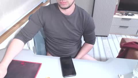 Snapshot of spb78 chatting on November 16, 2025, 10:37 pm Art online show from November 16, 2025, 10:37 pm