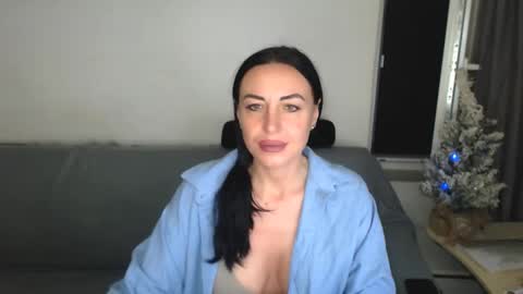 Carla online show from December 16, 2025, 6:02 pm