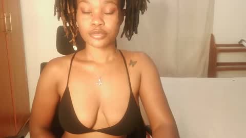 Snapshot of spicy_kerrine chatting on March 10, 2025, 11:38 pm Spicy kerrine online show from March 10, 2025, 11:38 pm