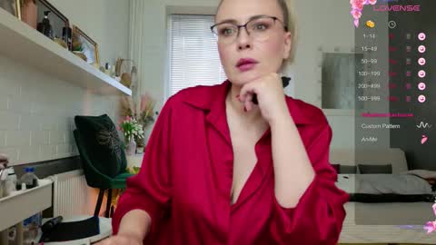 Snapshot of spicyhotmilf chatting on October 4, 2025, 12:47 pm Lexsy online show from October 4, 2025, 12:47 pm