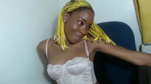 Snapshot of spicyshante chatting on December 19, 2025, 2:35 pm Shante online show from December 19, 2025, 2:35 pm