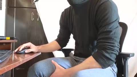 Marco. When Im offline you can view premium content in bio online show from November 8, 2025, 9:31 am