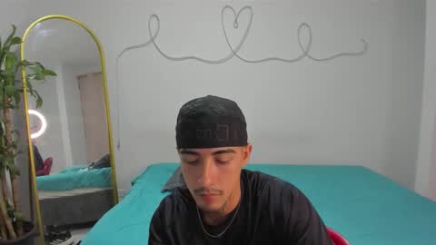 Snapshot of spider_master77 chatting on January 13, 2026, 11:43 pm spider master online show from January 13, 2026, 11:43 pm