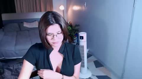 Snapshot of spiffingview_of_carmella chatting on June 1, 2026, 5:53 am Hi Im Carmela online show from June 1, 2026, 5:53 am