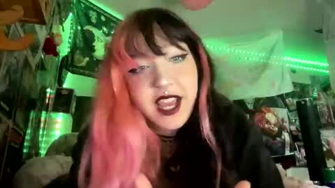 Pixie online show from October 31, 2025, 4:30 pm