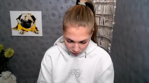 Snapshot of sport_tall_karina chatting on February 5, 2025, 7:50 am Karina online show from February 5, 2025, 7:50 am