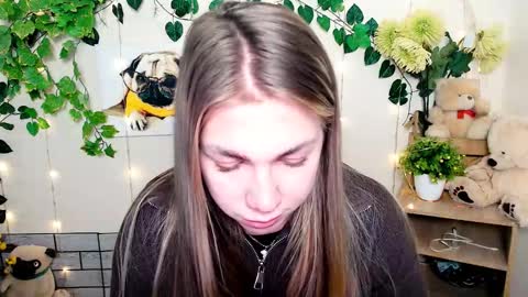 Snapshot of sport_tall_karina chatting on November 14, 2025, 12:15 pm Karina online show from November 14, 2025, 12:15 pm