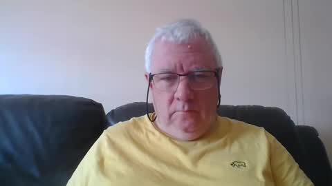 Snapshot of springtine chatting on May 15, 2026, 11:06 am springtine online show from May 15, 2026, 11:06 am