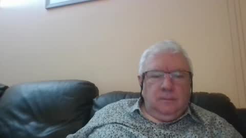 Snapshot of springtine chatting on May 17, 2026, 11:23 pm springtine online show from May 17, 2026, 11:23 pm