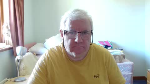 Snapshot of springtine chatting on May 25, 2026, 10:32 am springtine online show from May 25, 2026, 10:32 am
