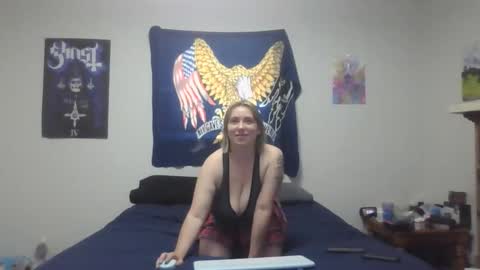 squeakerkitty online show from April 17, 2026, 7:39 pm