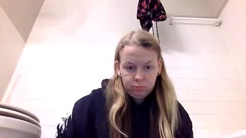 sriley386444137 online show from December 18, 2024, 6:03 pm