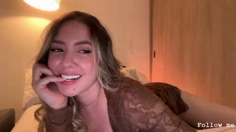 Snapshot of srta__sophie chatting on June 5, 2026, 2:18 am Sophie 3 online show from June 5, 2026, 2:18 am