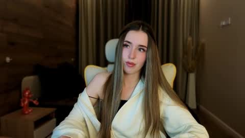 Chloe online show from July 19, 2026, 7:28 pm