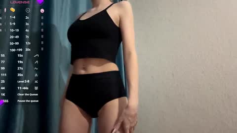 Snapshot of st_annia chatting on February 17, 2026, 6:25 pm Emily online show from February 17, 2026, 6:25 pm