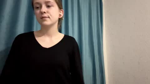 Snapshot of st_annia chatting on February 21, 2026, 6:20 pm Emily online show from February 21, 2026, 6:20 pm