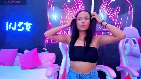 staarlightt online show from September 29, 2025, 8:46 pm