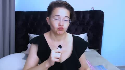 staceydarling online show from May 9, 2026, 4:39 am