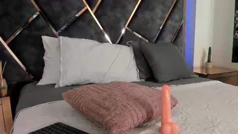 Snapshot of staciemoon chatting on July 26, 2026, 5:53 pm Stacie online show from July 26, 2026, 5:53 pm