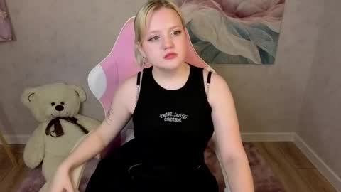 Snapshot of stacy_allenn chatting on May 13, 2026, 9:39 am Stacy allenn online show from May 13, 2026, 9:39 am